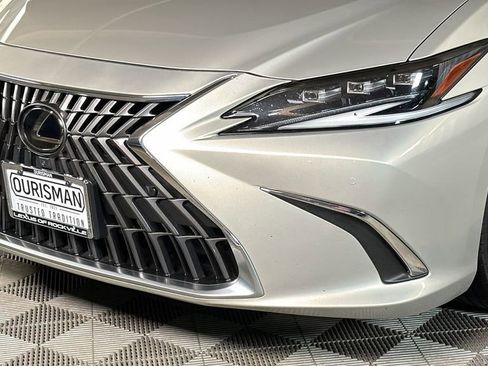 Used 2023 Lexus ES 300h Ultra Luxury w/ Accessory Package (Z2) image 3