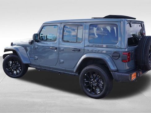 Certified 2025 Jeep Wrangler Unlimited Sahara w/ Safety Group image 9