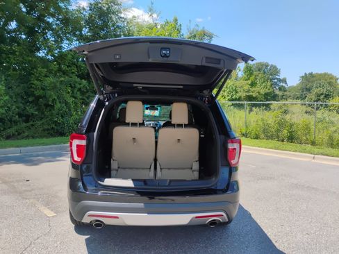 Used 2017 Ford Explorer Limited w/ Equipment Group 301A FWD image 18
