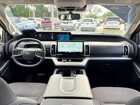 Used 2025 Ford Expedition Max Active RWD image 7