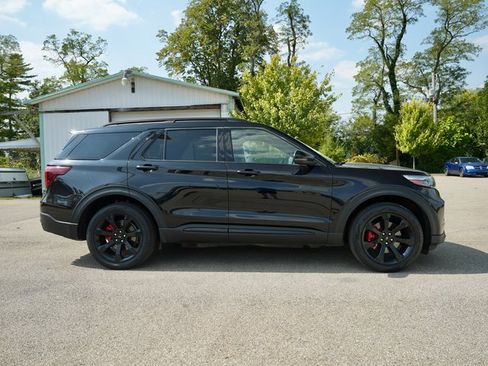 Used 2022 Ford Explorer ST w/ ST Street Pack image 7