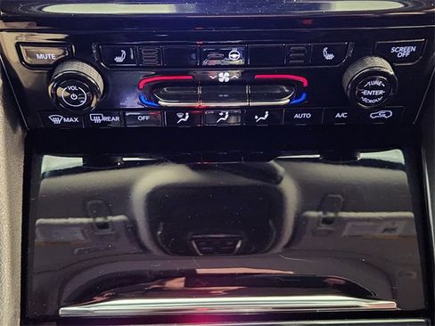 Used 2022 Jeep Grand Cherokee L Limited image 19