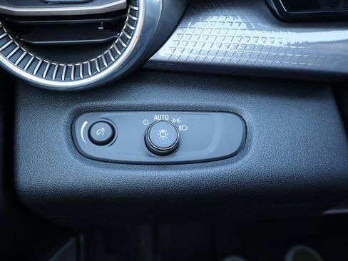 New 2026 Chevrolet Trax ACTIV w/ Sunroof Package FWD image 17