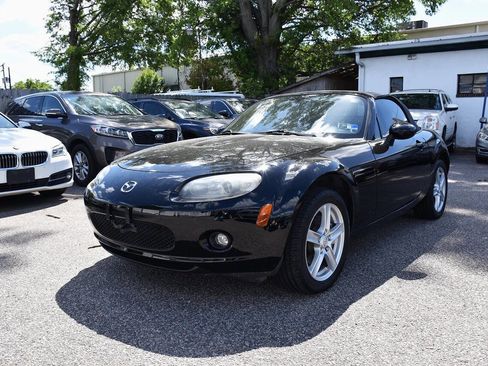 Used 2006 MAZDA MX-5 Miata Touring RWD image 2