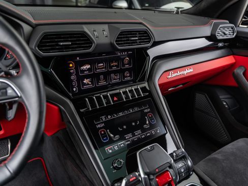 Used 2024 Lamborghini Urus S AWD/4WD image 29