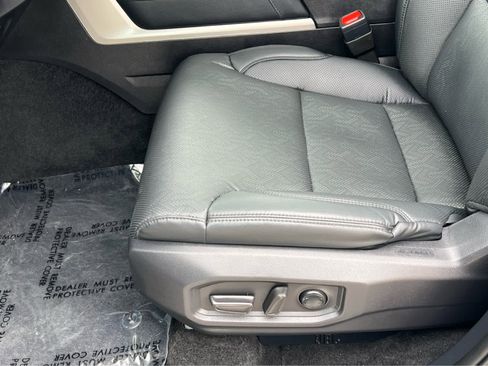 Used 2025 Toyota Sequoia 4WD image 29