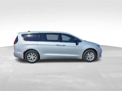New 2026 Chrysler Pacifica Select FWD image 13