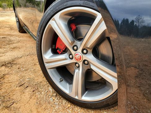 Used 2018 Jaguar XF First Edition image 16