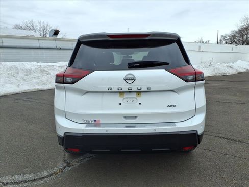 Certified 2025 Nissan Rogue SV image 4