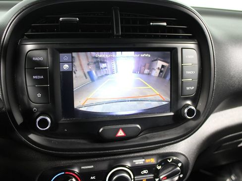 Used 2023 Kia Soul LX w/ Option Group 015 FWD image 18