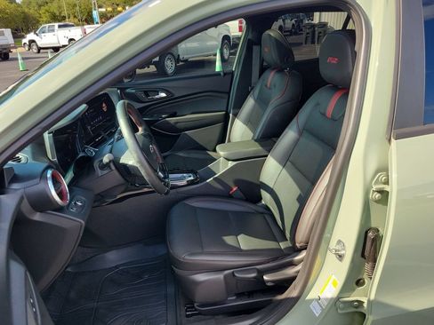 Certified 2024 Chevrolet Trax RS w/ Sunroof Package FWD image 19