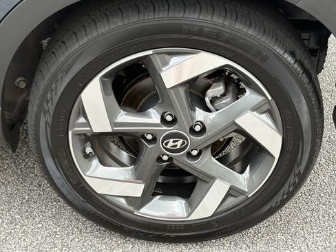 Used 2025 Hyundai Venue Limited FWD image 30