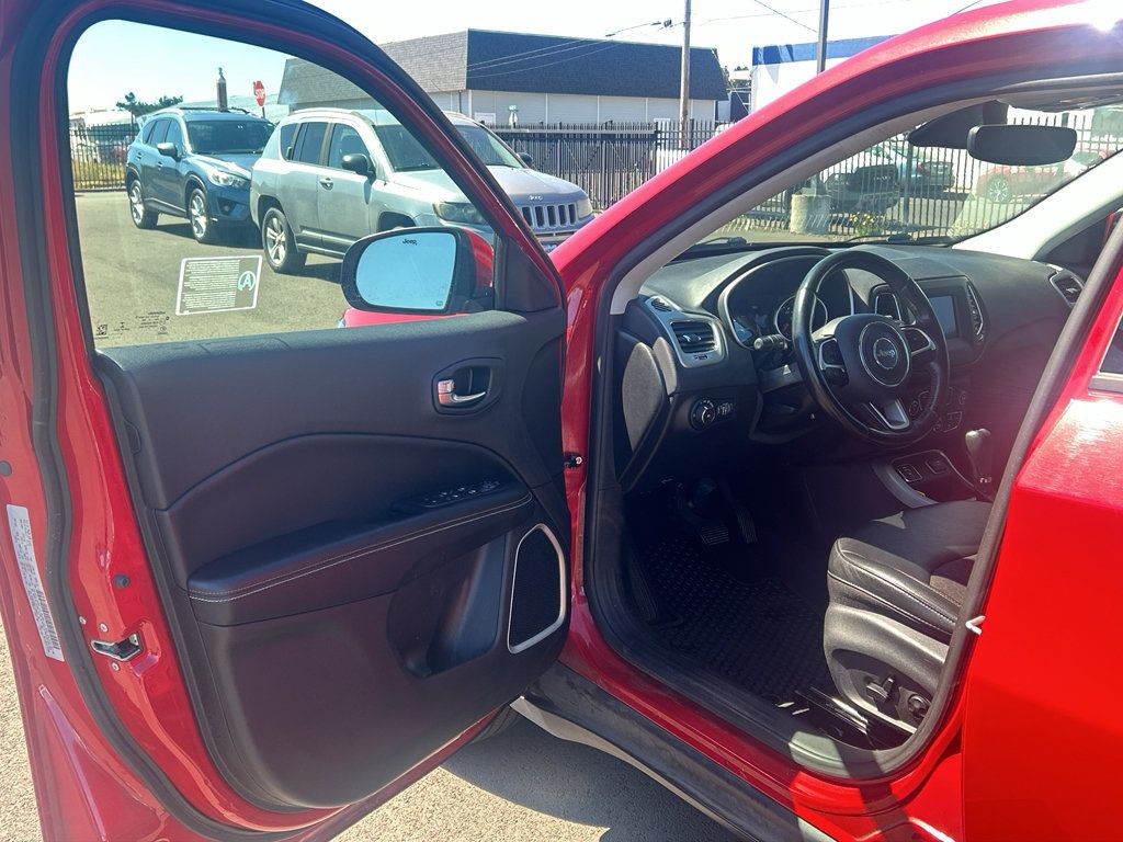 Used 2020 Jeep Compass Latitude w/ Popular Equipment Group FWD image 11