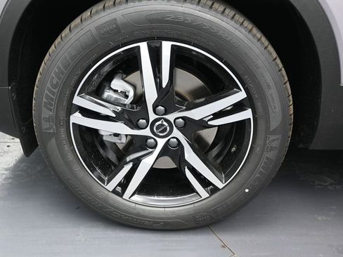 New 2026 Volvo XC40 B5 Core AWD/4WD image 9