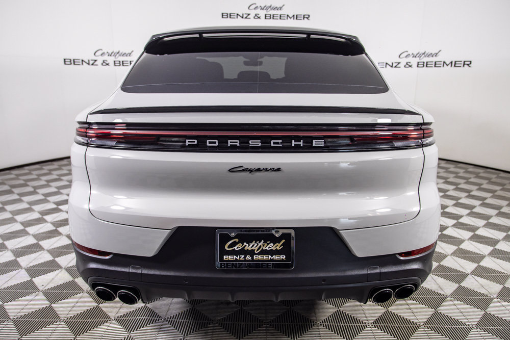 Used 2024 Porsche Cayenne Coupe AWD/4WD image 7