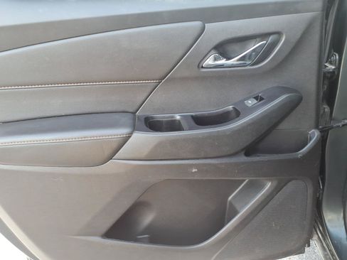 Used 2020 Chevrolet Traverse LT w/ LPO, Floor Liner Package FWD image 11