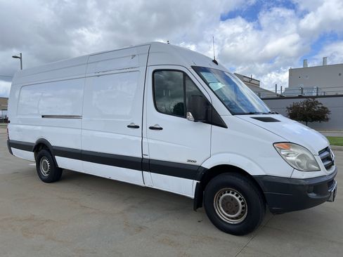 Used 2013 Mercedes-Benz Sprinter 2500 image 9