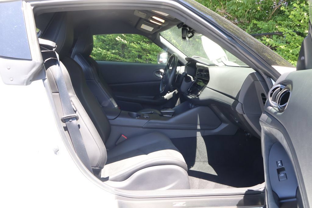 Used 2023 Nissan Z w/ Floor Mat Package (L93) RWD image 38