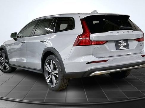 New 2026 Volvo V60 B5 Cross Country Plus w/ Climate Package AWD/4WD image 4