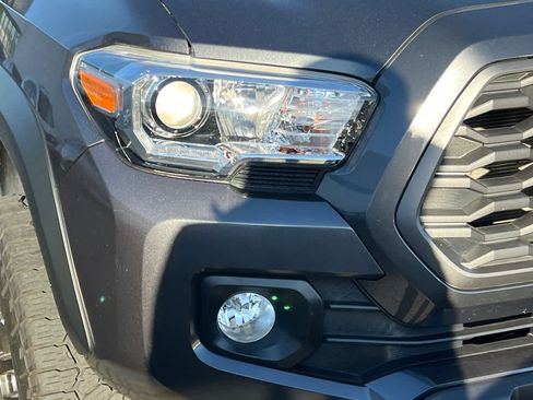 Used 2022 Toyota Tacoma TRD Off-Road image 14