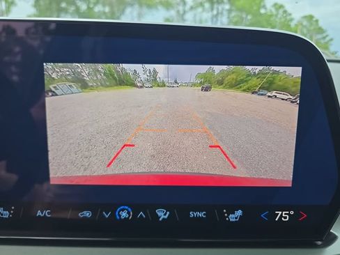 Used 2025 Chevrolet Traverse LT w/ LPO, Floor Liner Package FWD image 18