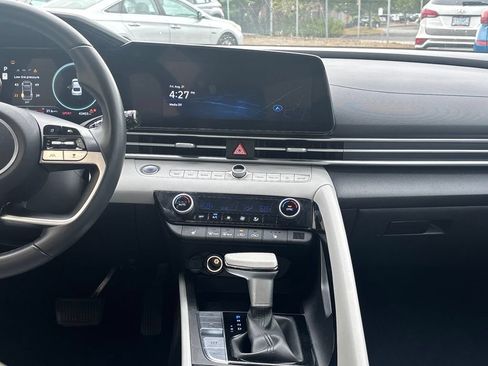 Certified 2024 Hyundai Elantra Limited FWD image 29