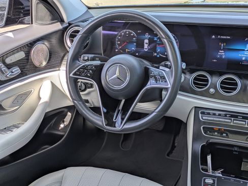 Used 2022 Mercedes-Benz E 350 Sedan image 15