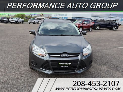 Used 2014 Ford Focus SE FWD image 2