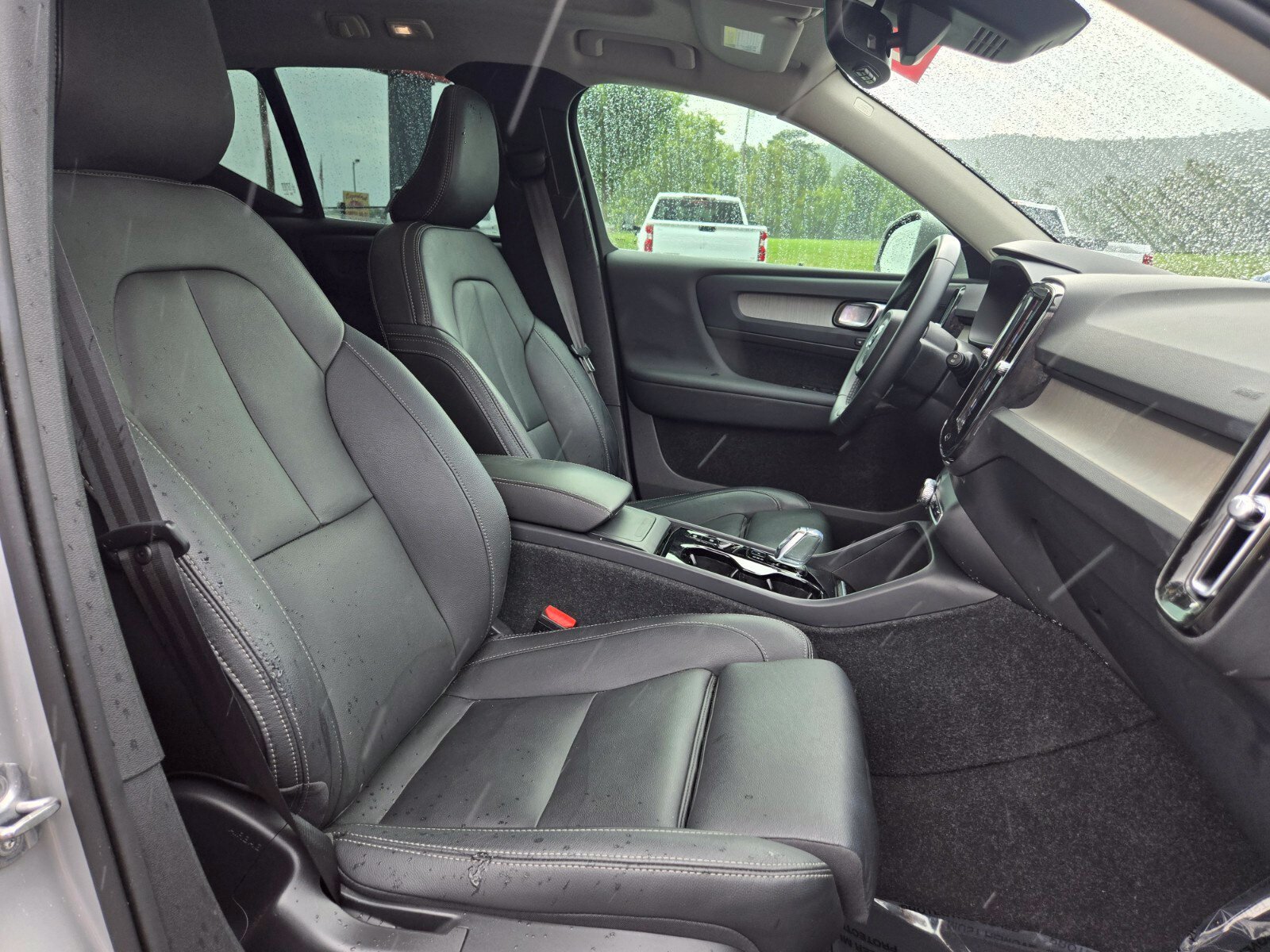 Used 2024 Volvo XC40 B5 Plus AWD/4WD image 20