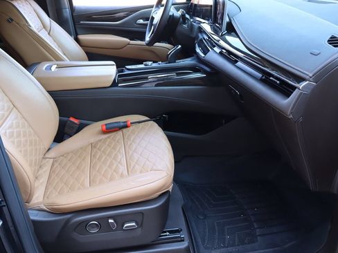 Used 2024 Cadillac Escalade ESV Sport AWD/4WD image 18