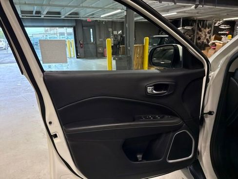 Used 2020 Jeep Compass Latitude FWD image 32