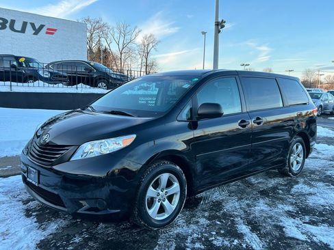 Used 2012 Toyota Sienna image 2