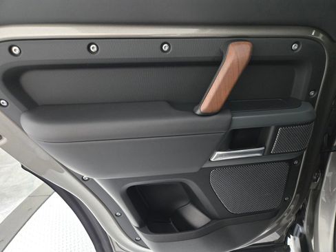 Used 2024 Land Rover Defender 110 X-Dynamic SE AWD/4WD image 22