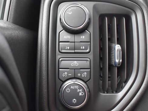 Used 2024 Chevrolet Silverado 1500 Custom Trail Boss w/ LPO, Dark Essentials Package image 19