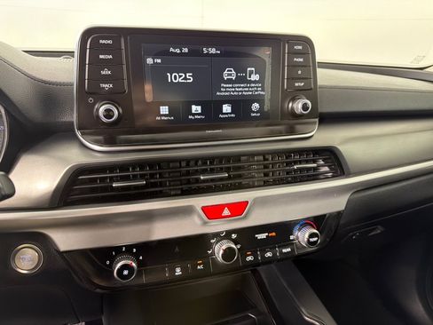 Used 2020 Kia Telluride LX FWD image 14