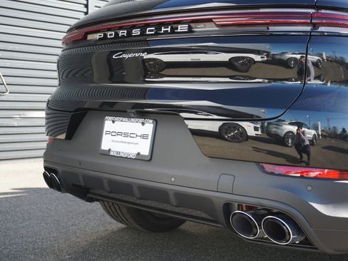 New 2026 Porsche Cayenne image 17