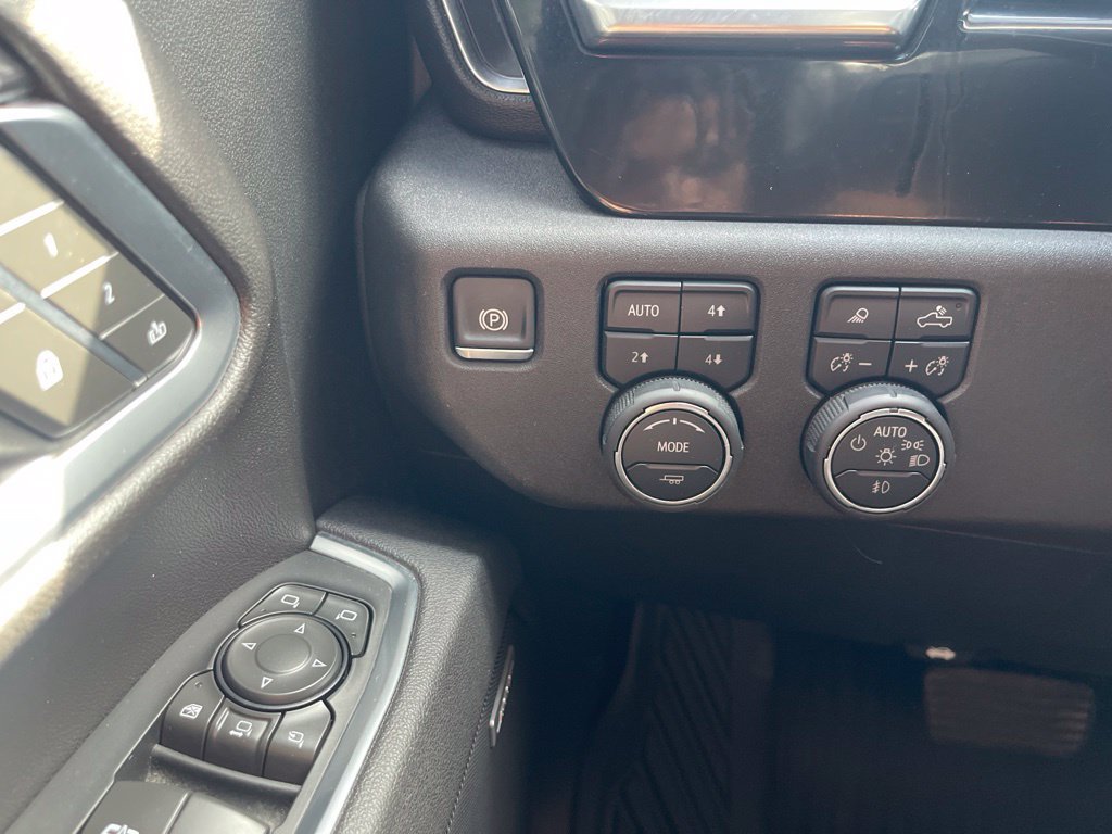 Used 2025 Chevrolet Silverado 3500 LTZ w/ LTZ Convenience Package AWD/4WD image 34