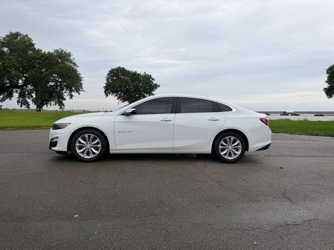Used 2021 Chevrolet Malibu LT FWD image 2