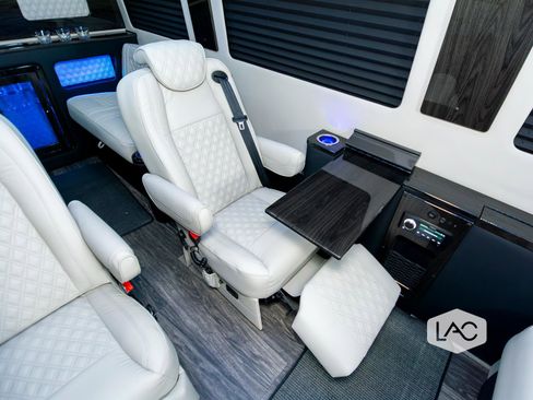 Used 2024 Mercedes-Benz Sprinter 3500 image 11