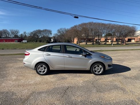 Used 2018 Ford Fiesta SE image 15