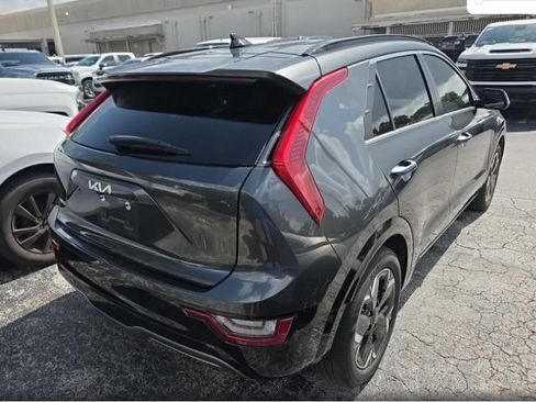Used 2023 Kia Niro Wave FWD image 3