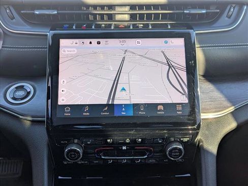 Used 2022 Jeep Grand Cherokee Overland w/ Luxury Tech Group IV image 14