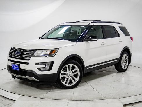 Used 2017 Ford Explorer XLT w/ Equipment Group 202A AWD/4WD image 1
