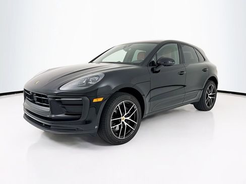 Certified 2025 Porsche Macan image 1