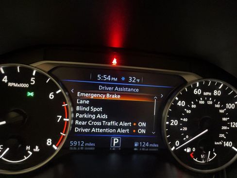 Used 2024 Nissan Altima 2.5 SV AWD/4WD image 11