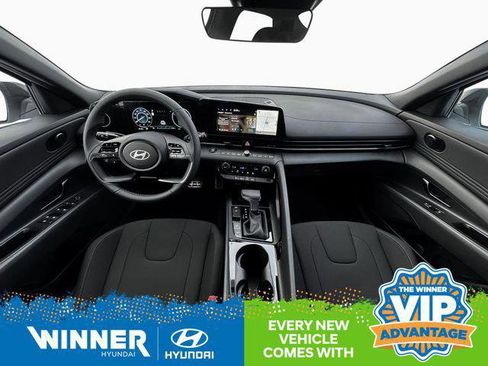 New 2025 Hyundai Elantra SEL image 13