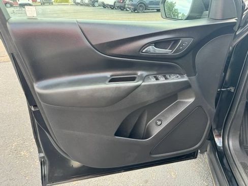 Used 2018 Chevrolet Equinox LT FWD image 17