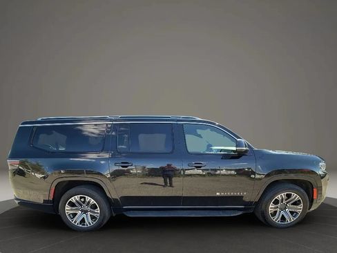 Used 2023 Jeep Wagoneer L Series II AWD/4WD image 4