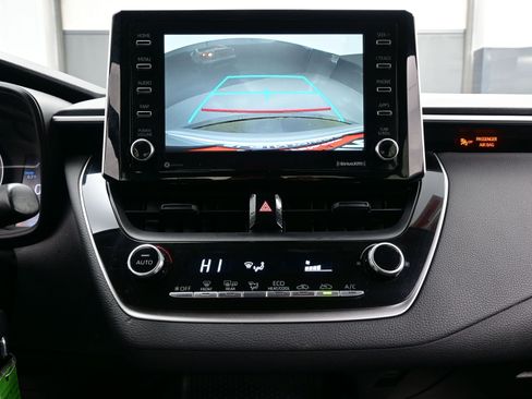 Used 2021 Toyota Corolla LE image 16