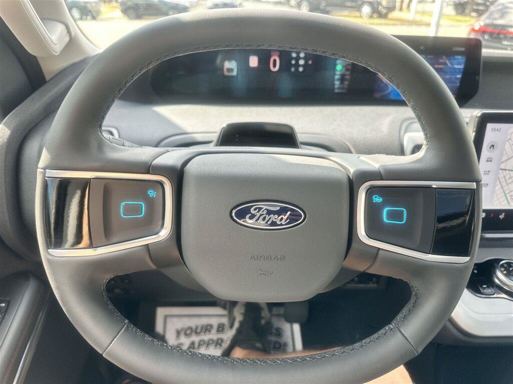 Used 2025 Ford Expedition Max Active AWD/4WD image 31
